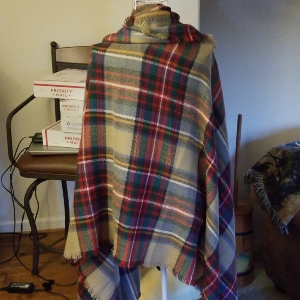 Large plaid shawl/scarf wrap - Picture 4 of 8